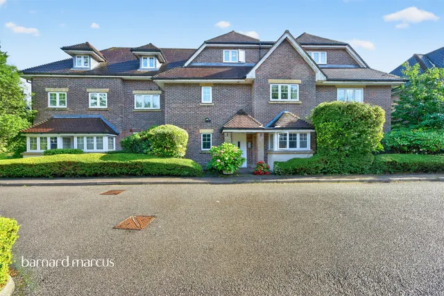 Photo 3 — Babylon Lane, Lower Kingswood, Tadworth