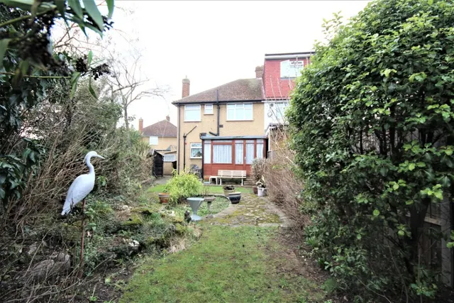Stanwell Gardens, Stanwell, photo 2
