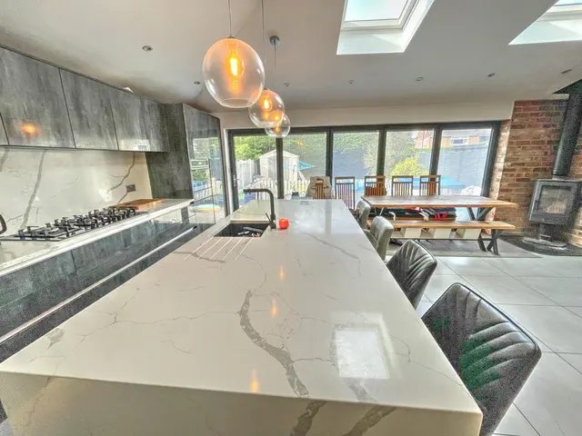 Braemar Drive, Sale, M33, photo 3