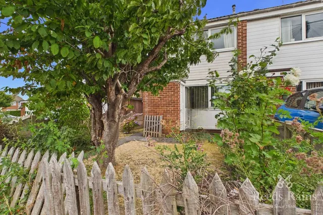 2 bedroom house — Arncliffe Drive, Knottingley, West Yorkshire, WF11