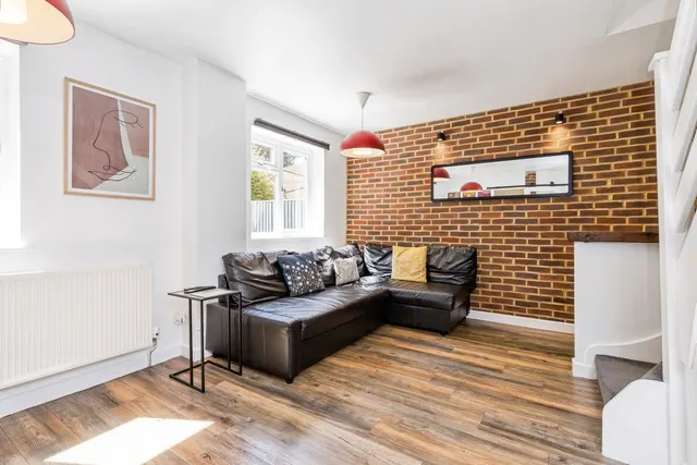 Brooklands Road, Crawley, RH11, photo 3