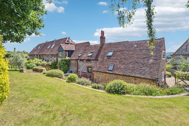 Photo 2 — Hill Farm Road, Marlow SL7 3LX