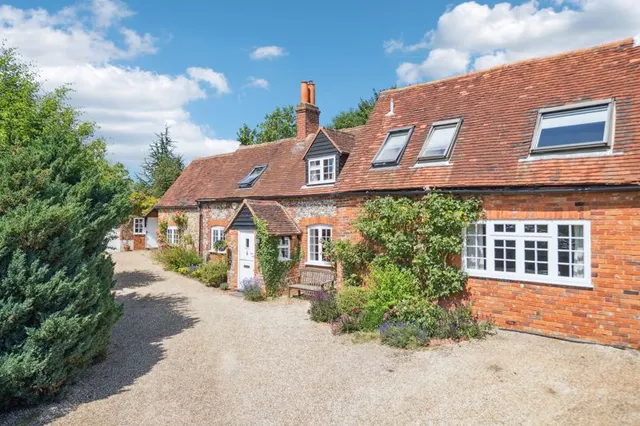 Hill Farm Road, Marlow SL7 3LX, photo 1