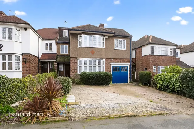 Osidge Lane, London, photo 1