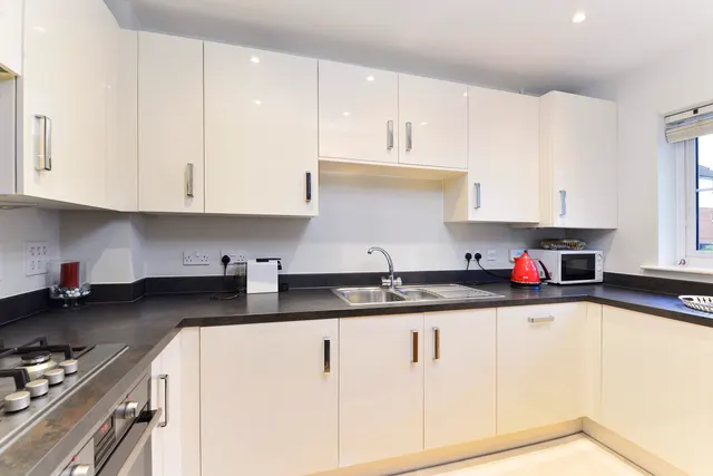 Alderbank Drive, Godalming, GU7, photo 3