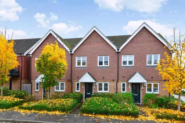 Alderbank Drive, Godalming, GU7, photo 1