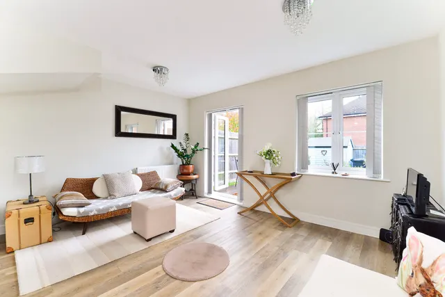 Alderbank Drive, Godalming, GU7, photo 2