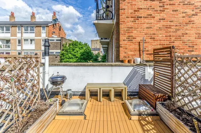 6 St Frideswides Mews, London, photo 1