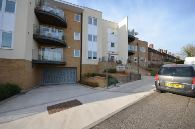 Reservoir Road, Ruislip, HA4, photo 1