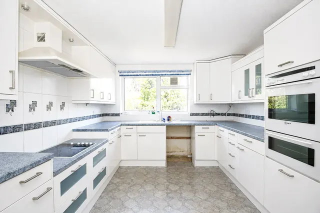 Balmoral Close, Alton, GU34, photo 2