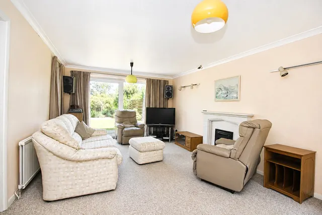Balmoral Close, Alton, GU34, photo 3