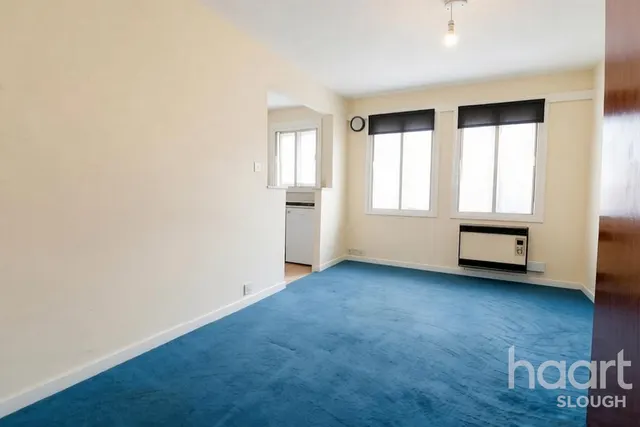 Stephenson Court, Slough, SL1, photo 2