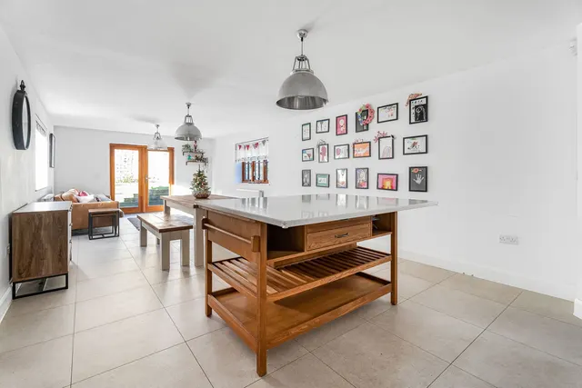 Reindeer Court, Potterspury, NN12, photo 2