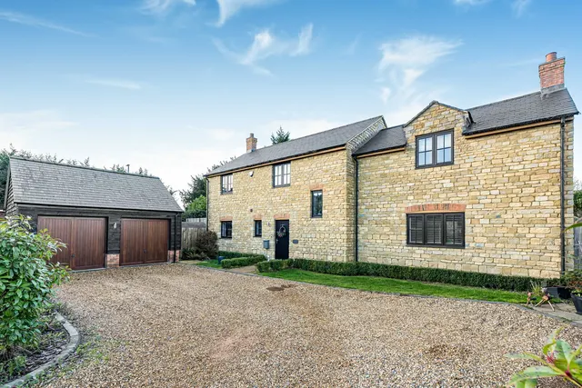 Reindeer Court, Potterspury, NN12, photo 1