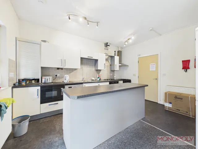 Grosvenor Gardens, Wrexham, LL11, photo 2