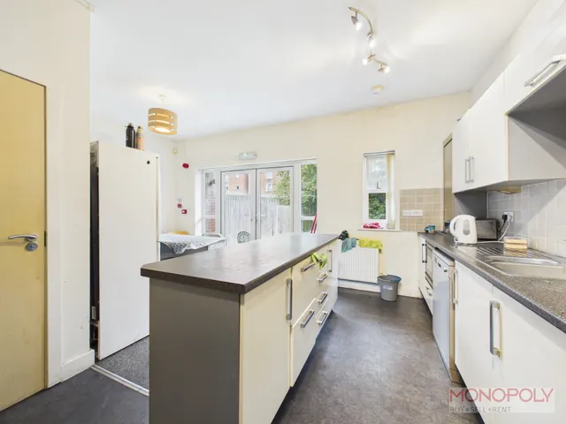Grosvenor Gardens, Wrexham, LL11, photo 3