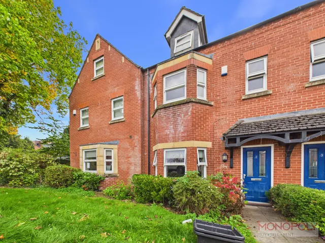 Grosvenor Gardens, Wrexham, LL11, photo 1