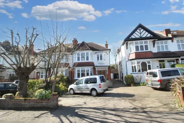 Monkhams Avenue, Woodford Green, IG8