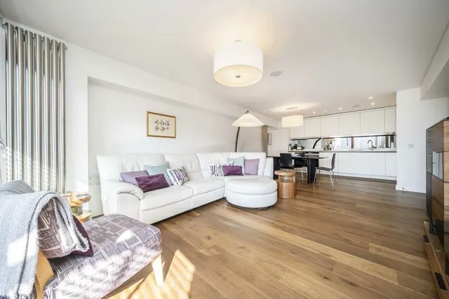 Frobisher Crescent, EC2Y, photo 2