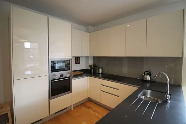 Photo 3 — Halyards Court, Durham Wharf Drive, TW8 8FB