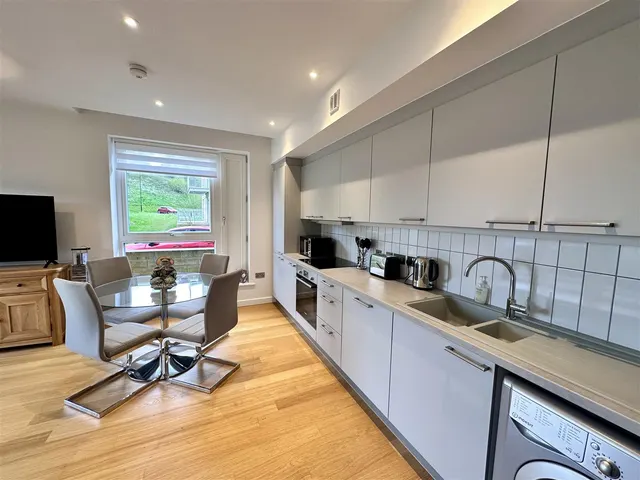 Photo 3 — Spa Villas, Matlock Spa, Matlock, Derbyshire, DE4 3ST