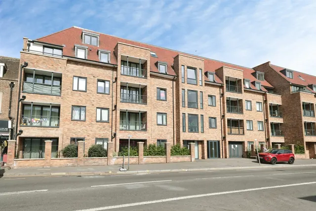 St. Albans Road, Watford, WD24, photo 3