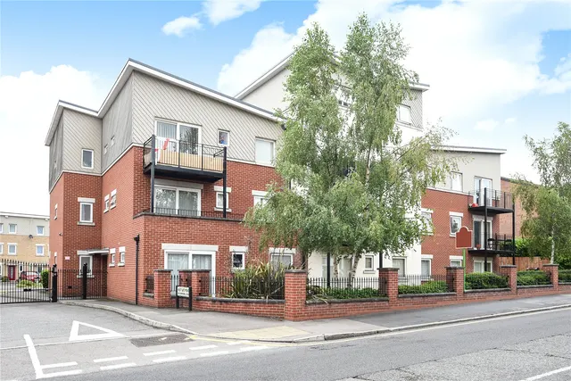 Whippendell Road, WD18, photo 1