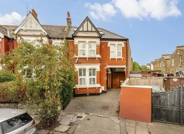 Osborne Road, Willesden, NW2, photo 1
