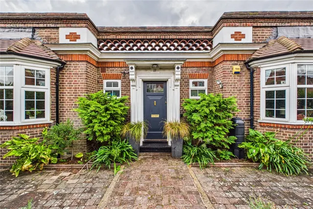 Hillside Road, London, SW2, photo 1