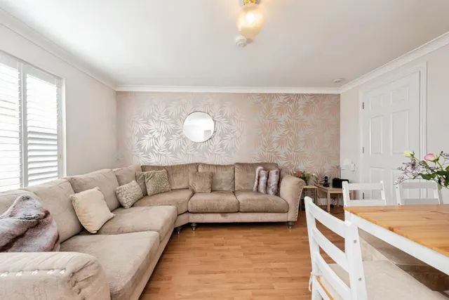 Photo 3 — Draper Close, Isleworth