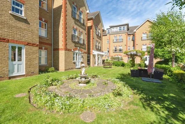 Draper Close, Isleworth, TW7, photo 1