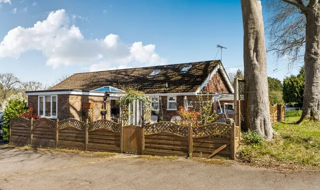 Broome Close, Headley, KT18, photo 1