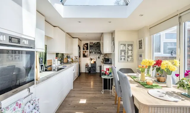 Photo 2 — Broome Close, Headley, KT18