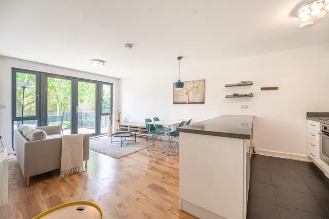 Photo 2 — Flat 26 Arc Court, 1 Friern Barnet Road, London