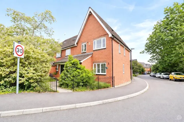 Alford Close, Sandhurst, Berkshire, GU47 8DX, photo 1