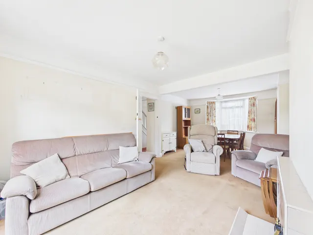 Mill End Road, High Wycombe, HP12, photo 2