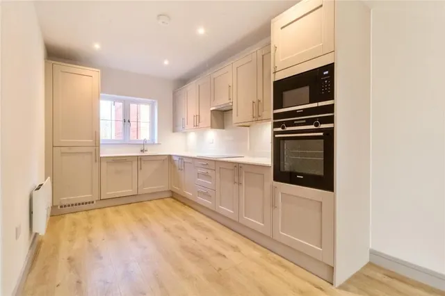 Alexander Gardens, Binfield, RG42, photo 2