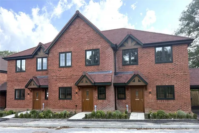 Alexander Gardens, Binfield, RG42, photo 1