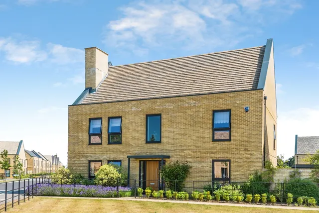 5 bedroom house — Saxon Drive, Moreton-In-Marsh