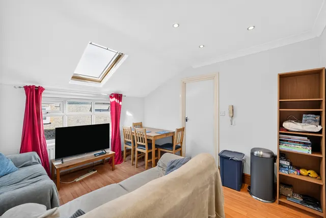 Tooting Bec Road, London, SW17, photo 1