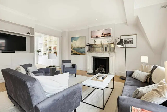 Kensington Court, London, W8, photo 1