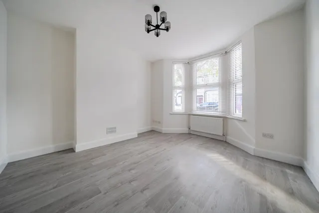 Abdale Road, London, W12, photo 2