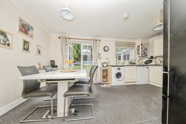 Photo 2 — Philbrick Close, Colchester