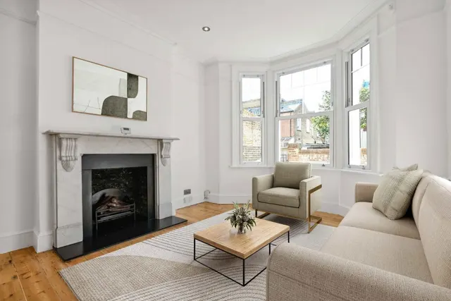 Clonmore Street, SW18, photo 2
