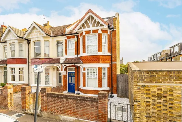Clonmore Street, SW18, photo 1
