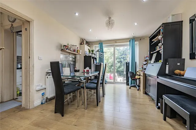 Northwood Gardens, Greenford, UB6, photo 3
