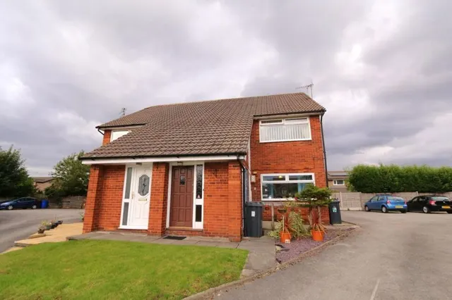 Briardene, Denton, Greater Manchester, M34, photo 1