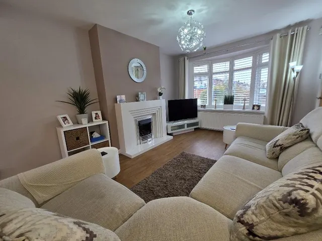 Wilmslow Road, Heald Green, photo 2