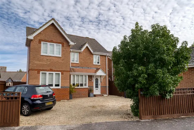Camelot Way, Gillingham, photo 1