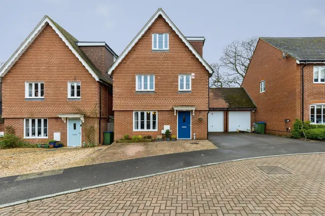 Rascals Close, Southwater, Horsham, photo 1